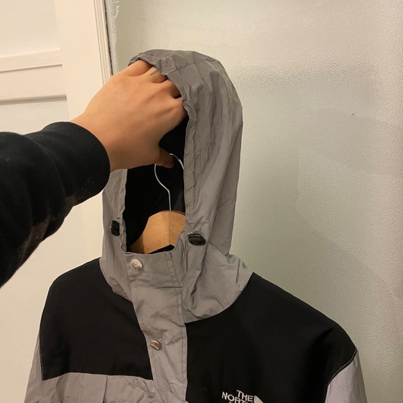Supreme x North Face Reflective Jacket - Picture 3 of 9